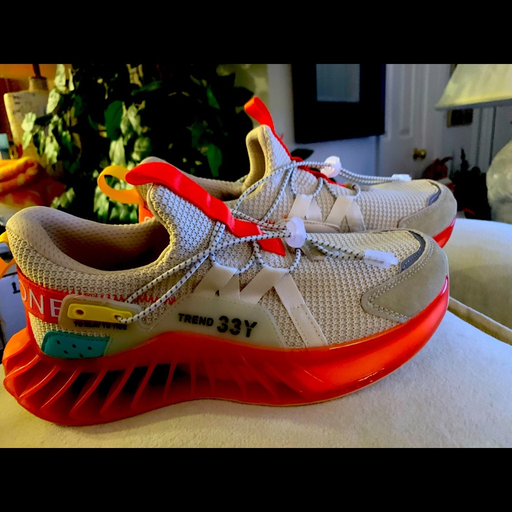 New excellent condition size 9